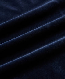 Chaqueta de gala azul marino en terciopelo con solapa de pico y corte entallado